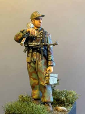 S2KF027 - SS grenadier with panzerfaust